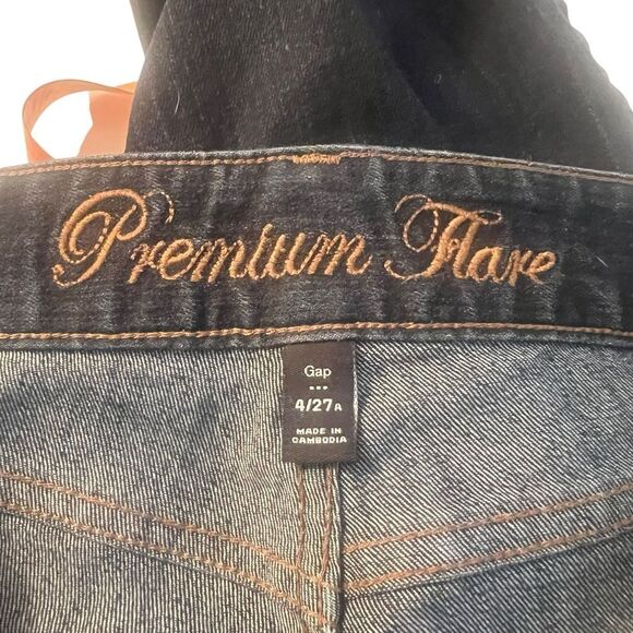 Gap dark wash premium flare jeans. Size 4 - Picture 3 of 8
